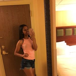 Meet your Posher, Ezriana